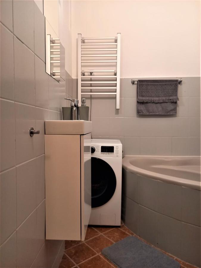 Quiet And Private Studio In The Center Apartamento